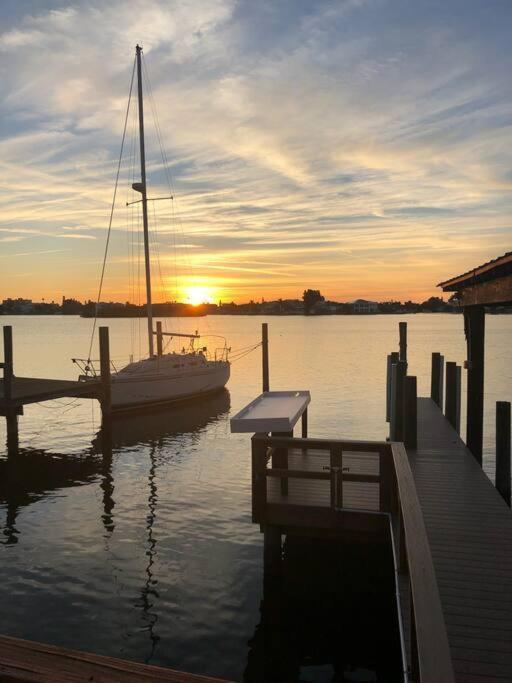 Amazing Water Front View Home Newly Renovated 3Bd 2Bth Clearwater Beach Eksteriør billede