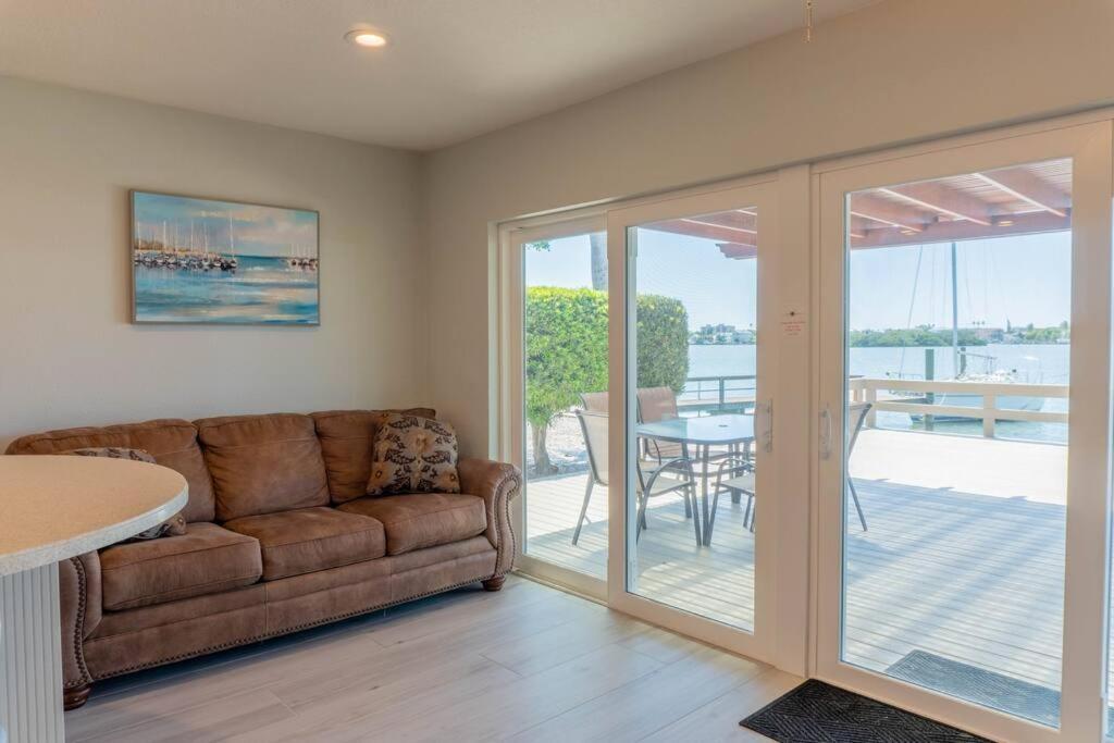 Amazing Water Front View Home Newly Renovated 3Bd 2Bth Clearwater Beach Eksteriør billede