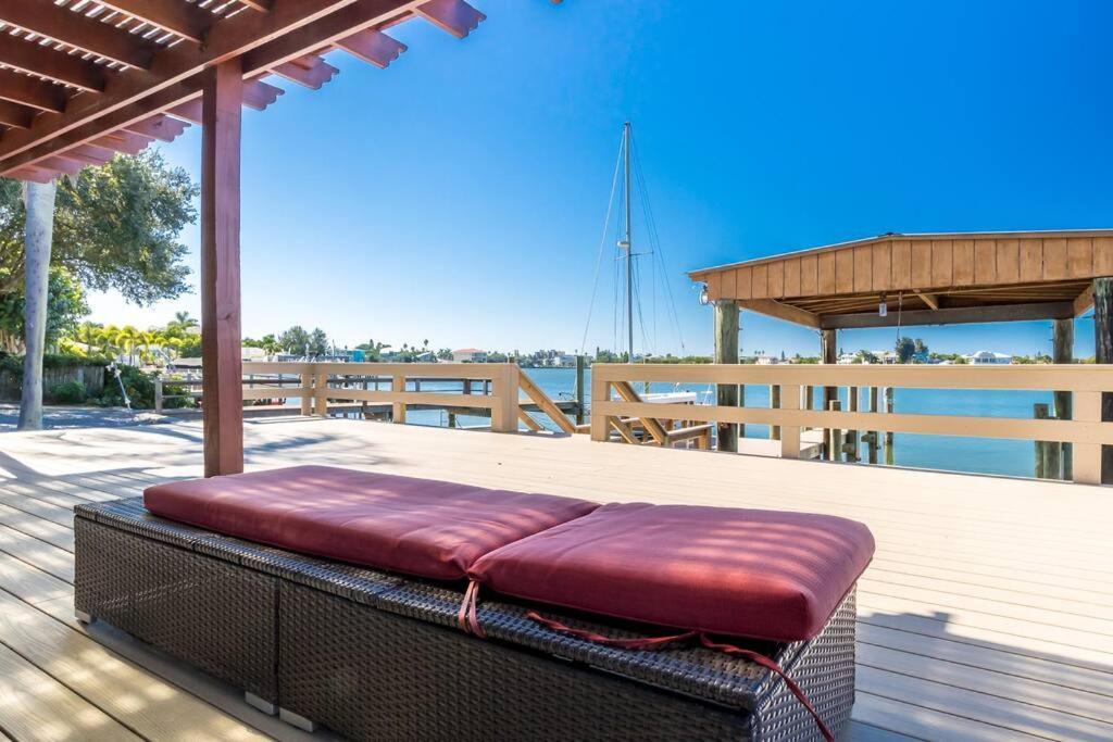 Amazing Water Front View Home Newly Renovated 3Bd 2Bth Clearwater Beach Eksteriør billede